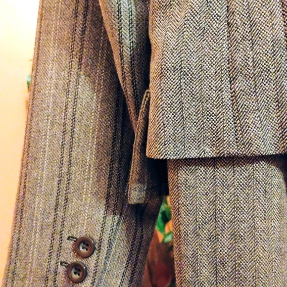 Cute lined skirt suit w silk paisley underskirt - Picture 4 of 6